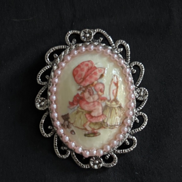 Vintage Holly Hobby Silver Brooch - Picture 2 of 10